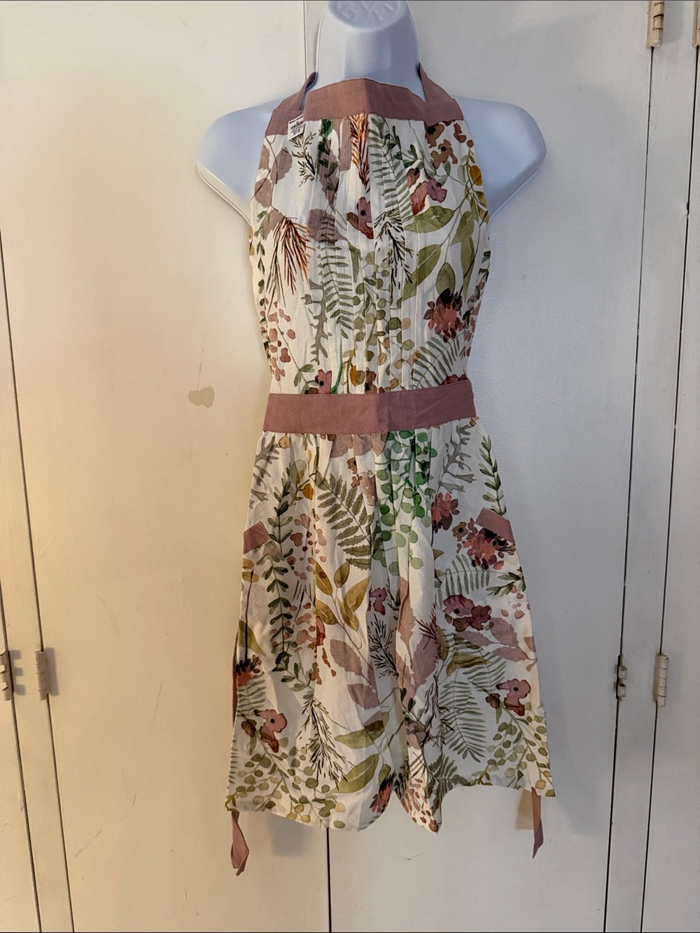 Cost Plus World Market Botanical Floral Apron with Mauve Trim